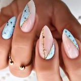 Manicura atípica. Hermoso y moderno diseño de uñas.