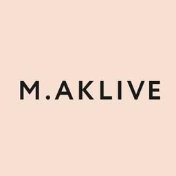 Pele feliz com M.AKLIVE