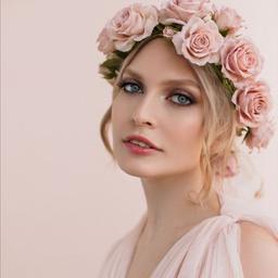 Evgenia Volosova. Handgefertigte Blumen und Dekoration